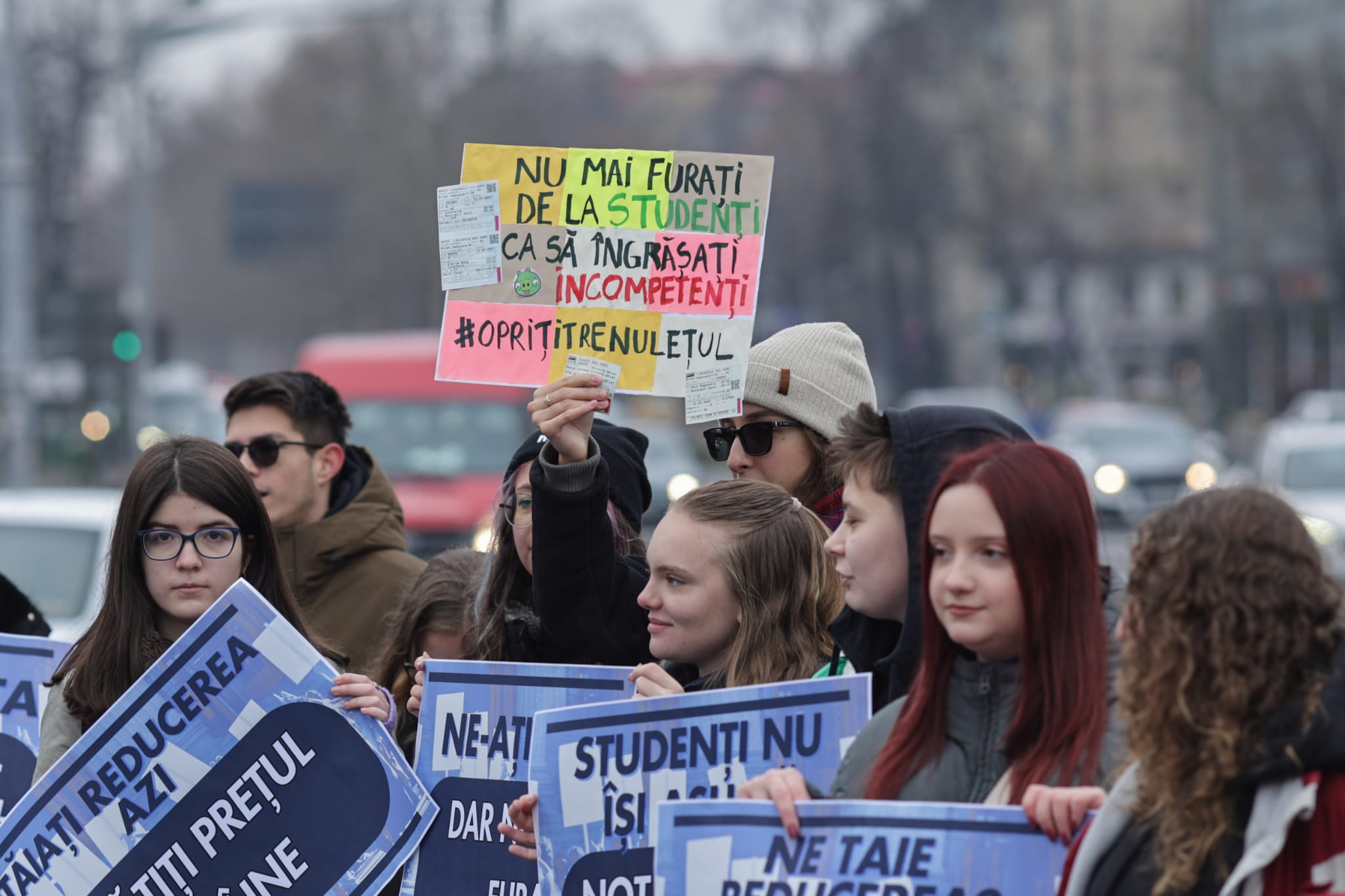 Protest în Piața Victoriei al sindicatelor din penitenciare faţă de Ordonanţa „trenuleţ”: „Guvernul nu îngheaţă salariile, ci le taie”
