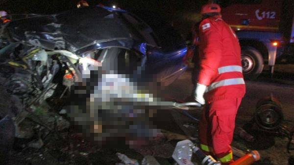 UPDATE: Accident înfiorător în Bistrița-Năsăud. Acul kilometrajului s-a oprit la peste 200 km la oră! La volan ar fi fost adolescentul de 15 ani