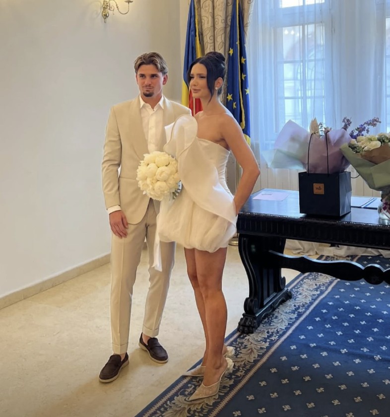 Cât costă rochia purtată de Elena Hagi la nunta lui Răzvan Marin cu Crina. Soția lui Ianis Hagi e însărcinată în opt luni