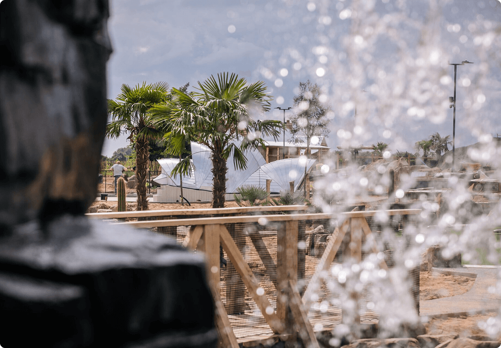 Cel mai mare teren de minigolf din Europa se întinde pe o suprafață de 107.000 de metri pătrați și are propria cascadă