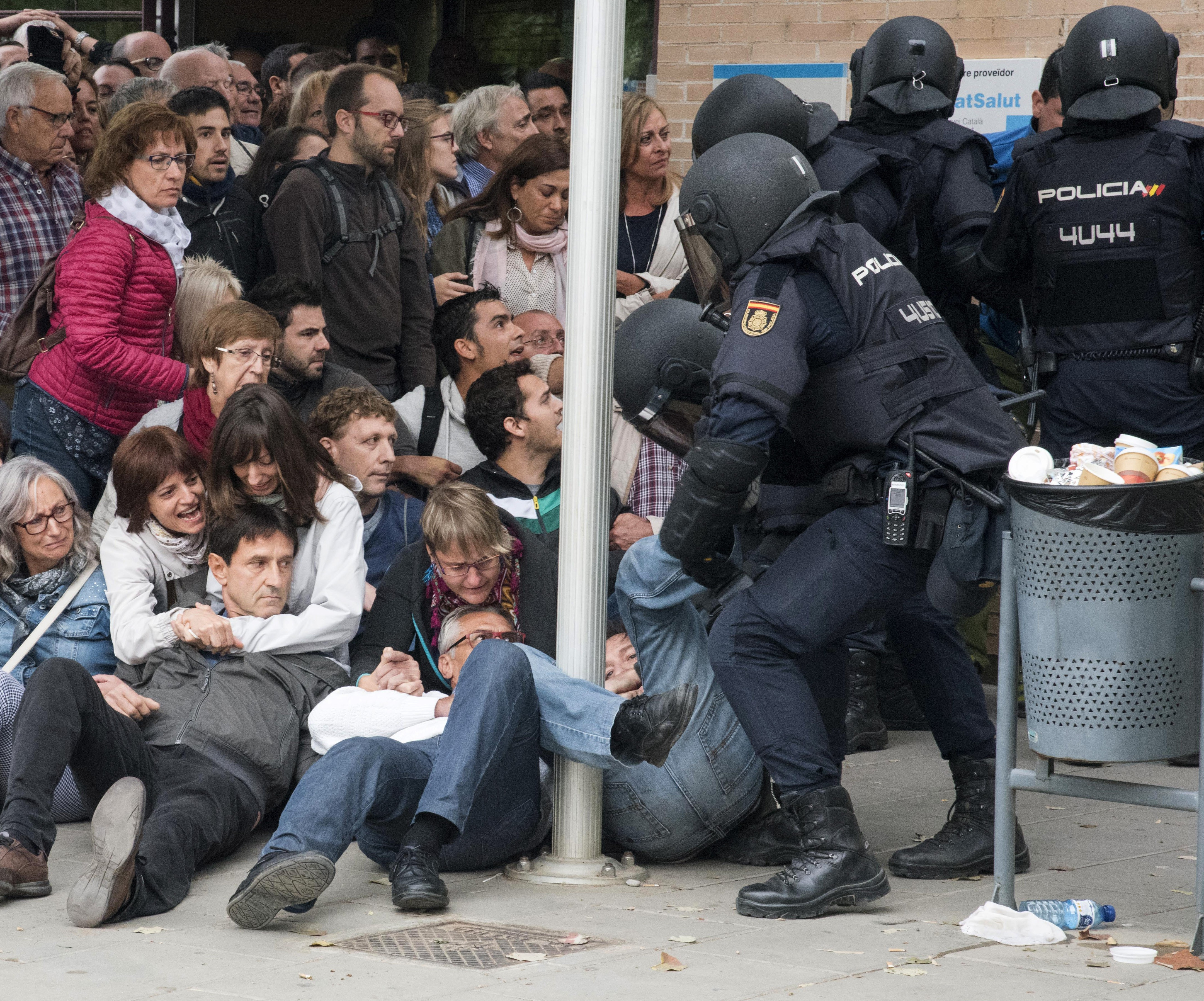 VIDEO | Referendumul pentru independența Cataloniei s-a încheiat.Bilanț: peste 840 de răniți