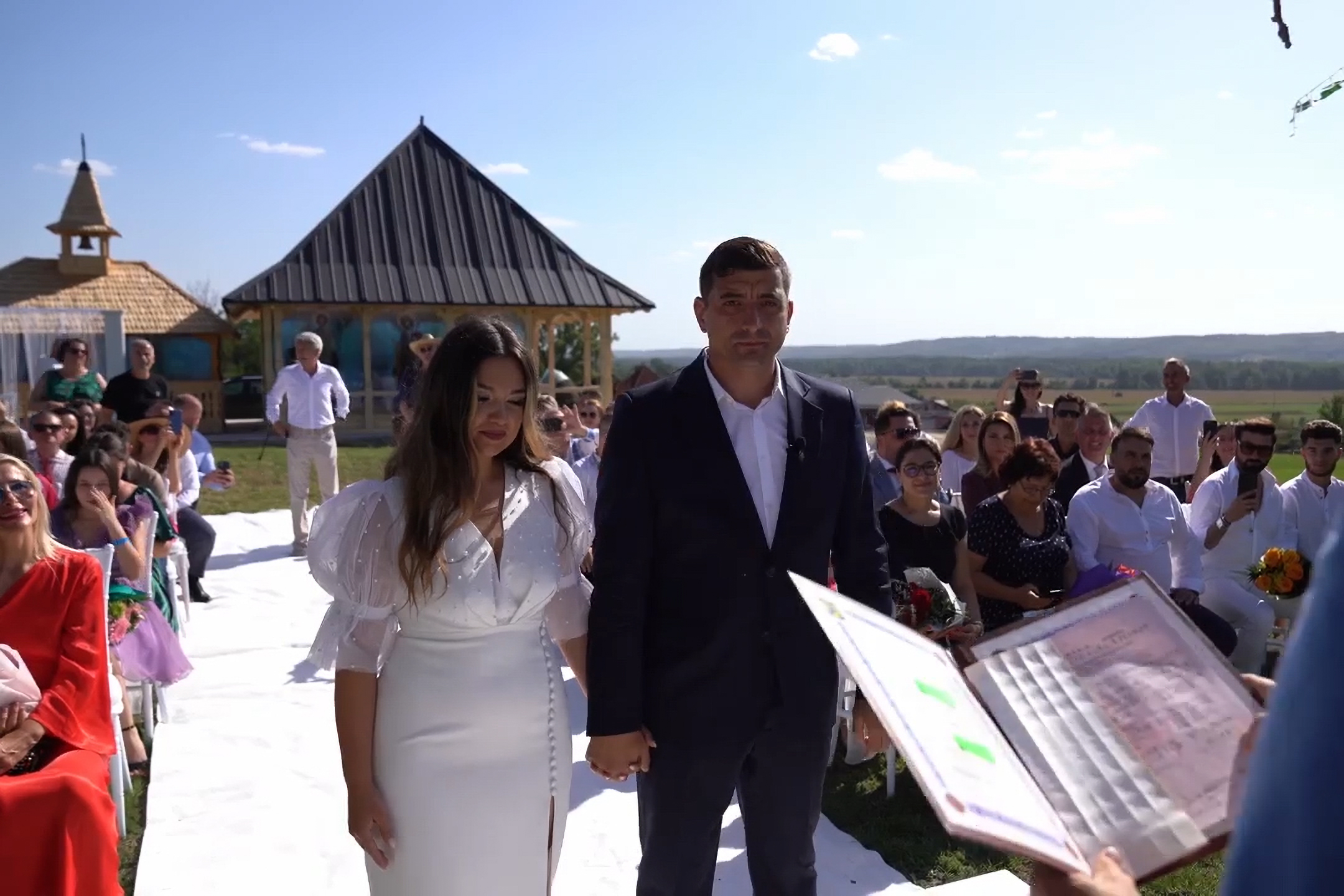 Cu ce se ocupă Ilinca, soția lui George Simion. Are de 27 de ani și e mult mai tânără decât liderul AUR