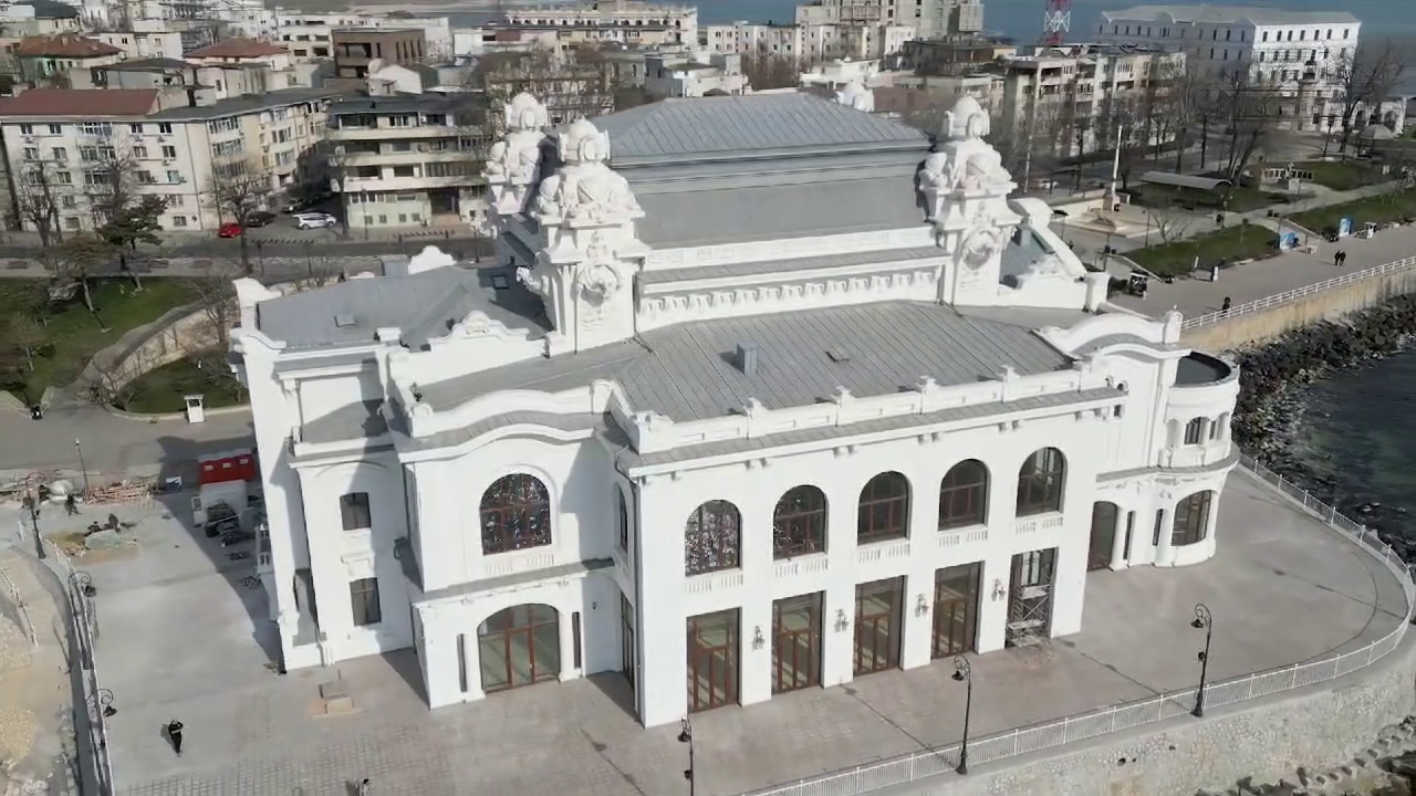 Înainte și după. S-au terminat lucrările la Cazinoul din Constanța. Povestea clădirii emblematice de pe Litoral