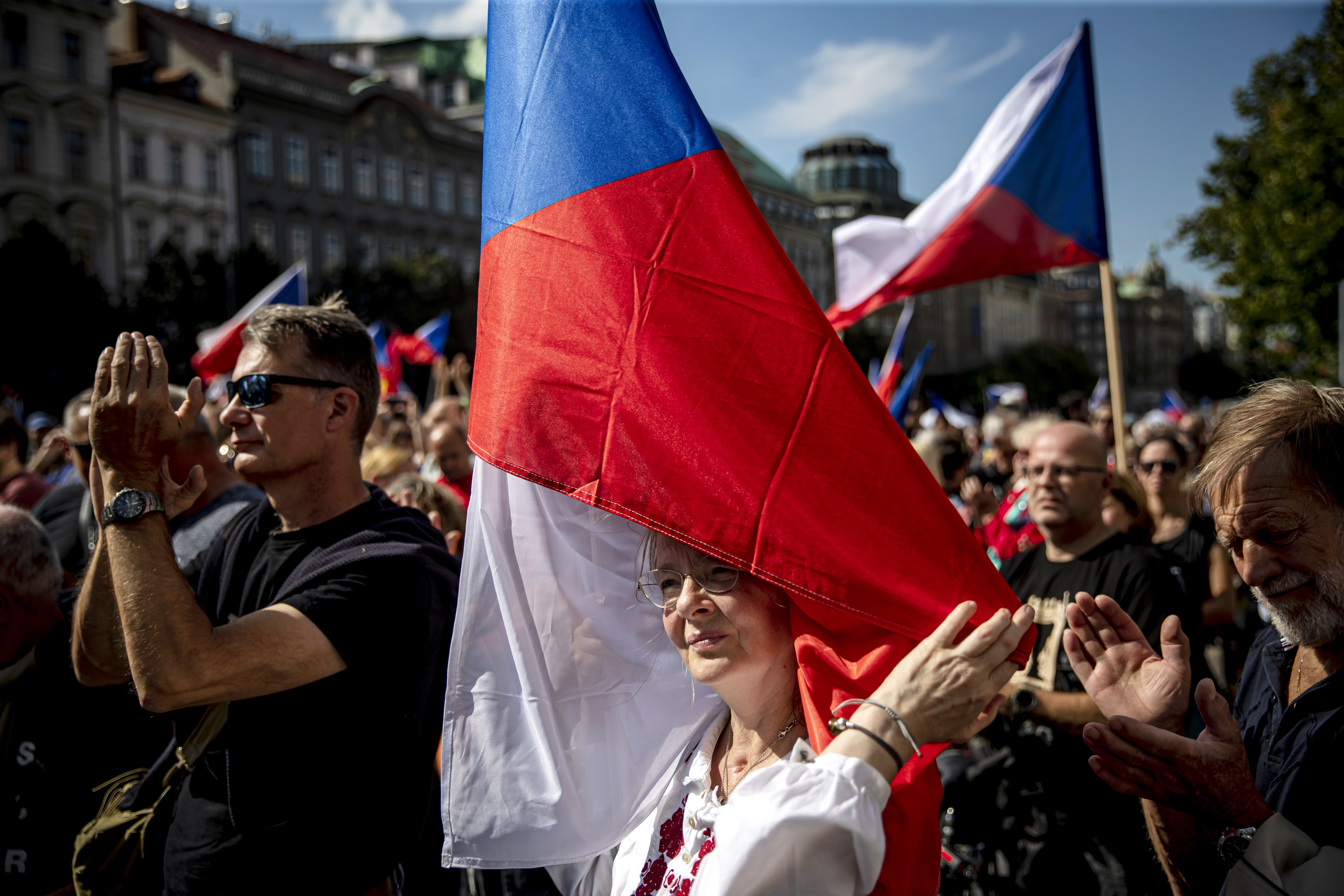 Protest masiv în Praga față de Guvern, UE și NATO. Premierul susține că manifestația a fost „convocată de forțe pro-ruse”