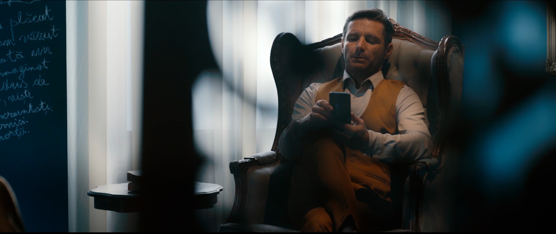 Un nou film românesc ajunge în cinematografele din țară pe 6 mai 2026. Are la bază o piesă de teatru: „Ajungi să fii ridicol când te iei prea tare în serios”