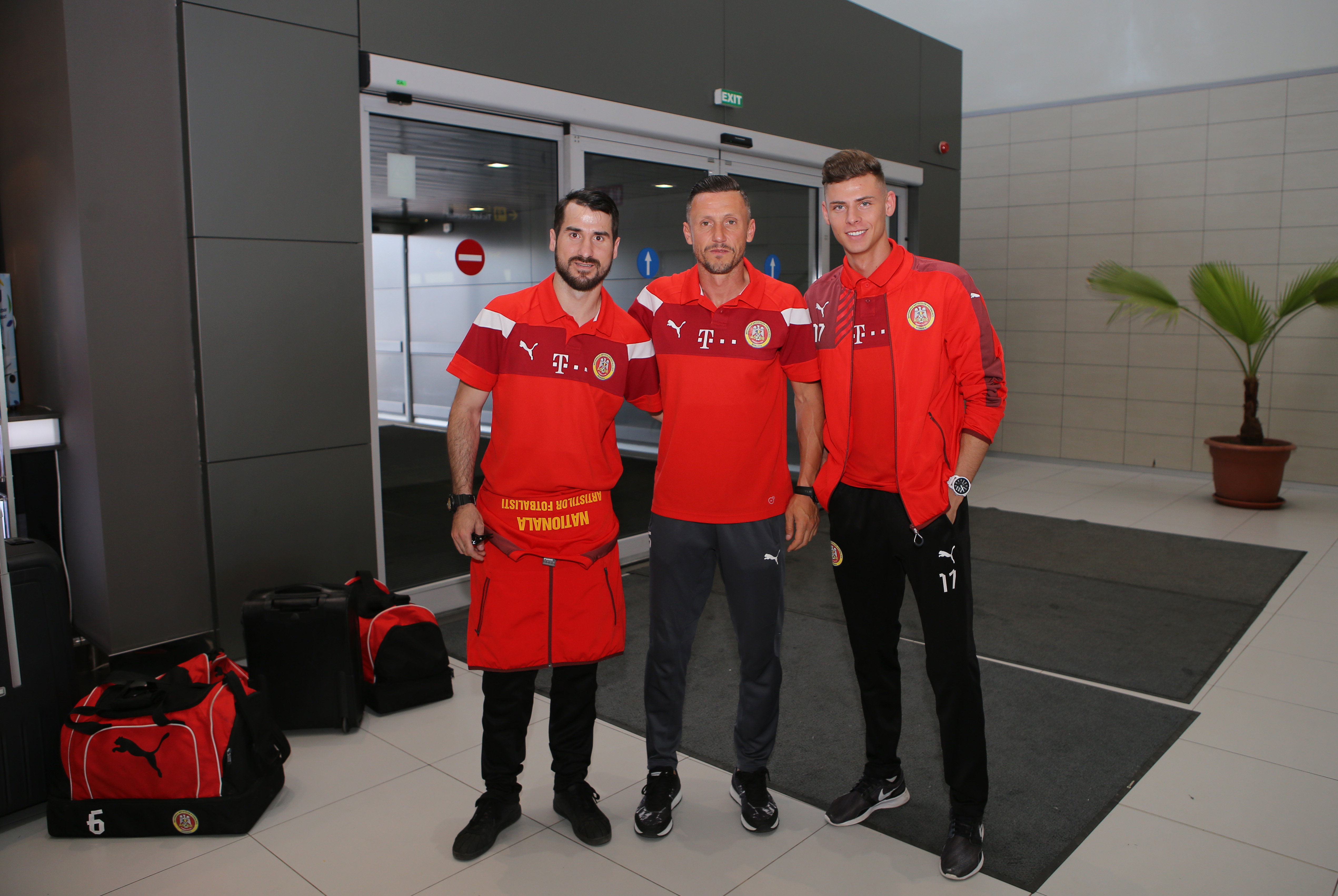 UPDATE. Tricolorii sunt în drum spre Londra. Generaţia de Aur pleacă mâine la Cardiff, acolo unde s-a născut, acum 24 de ani! Superechipă cu 19 eroi pentru finala Ligii Campionilor! FOTO&VIDEO