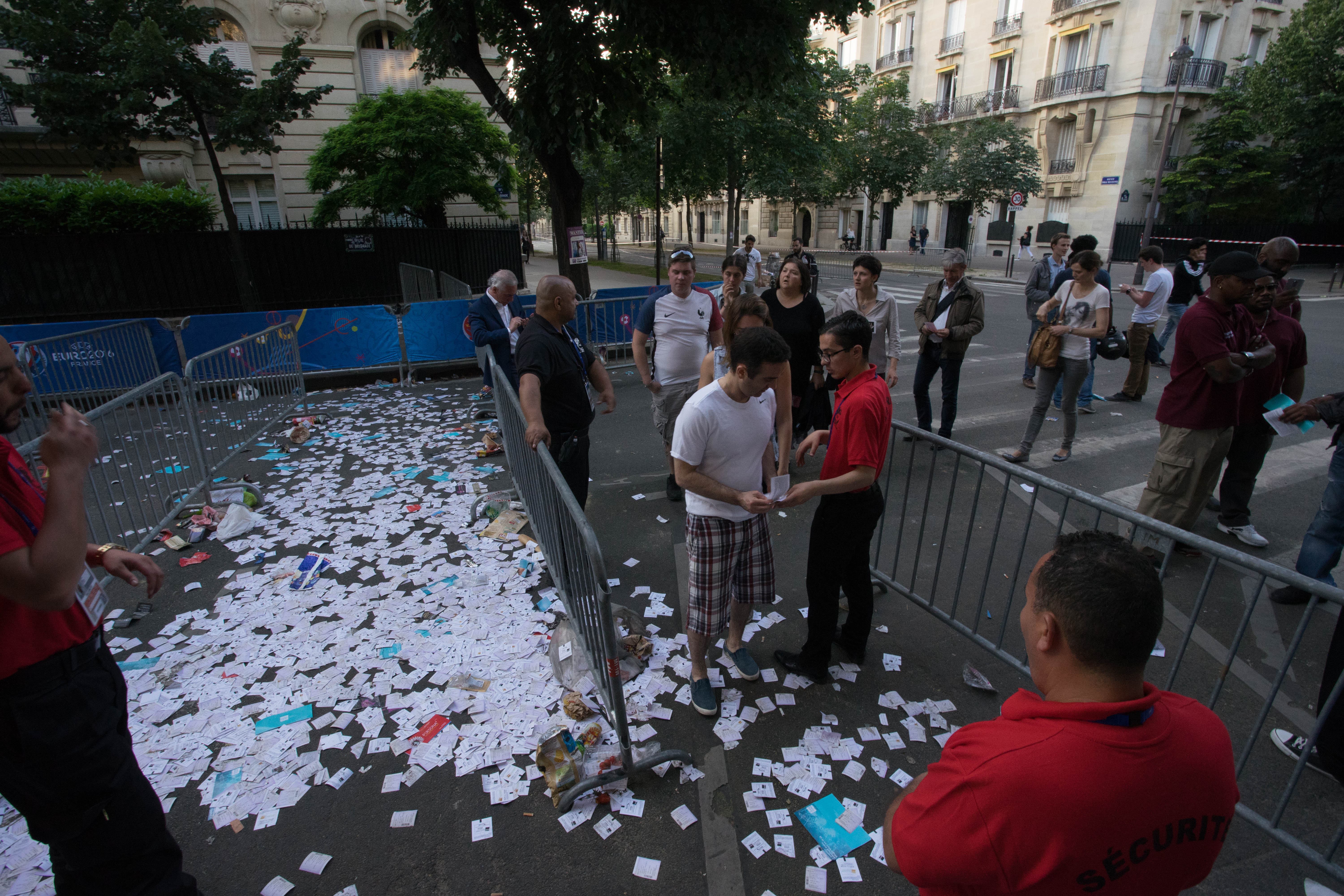 Euro 2016. ”Libertatea” a fost la fan-zonul uriaș din Paris, deschis cu un concert David Guetta, în prezența a zeci de mii de oameni. Securitate strictă / GALERIE FOTO și VIDEO