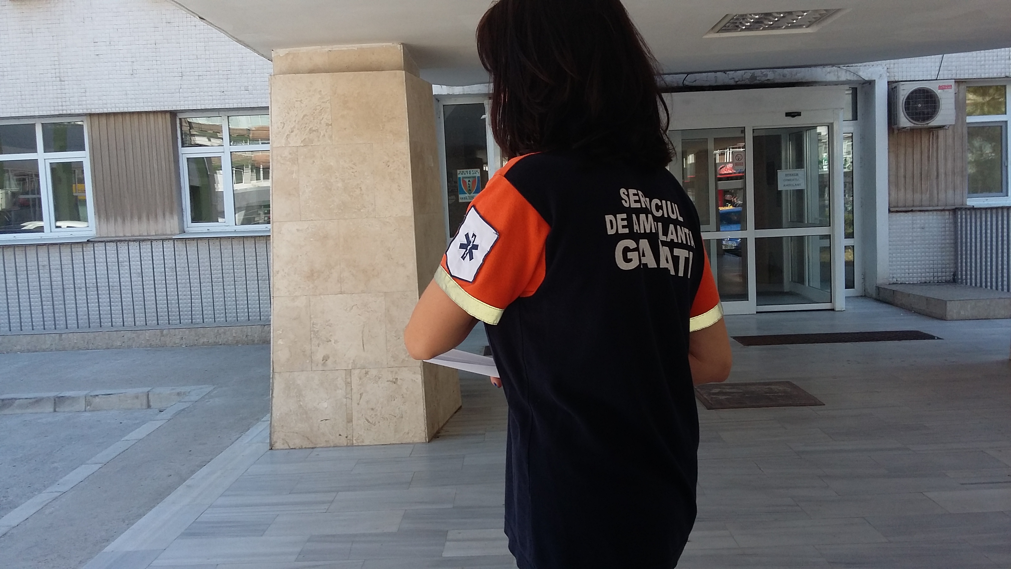 Un pacient a bătut echipajul unei ambulanțe! GALERIE FOTO