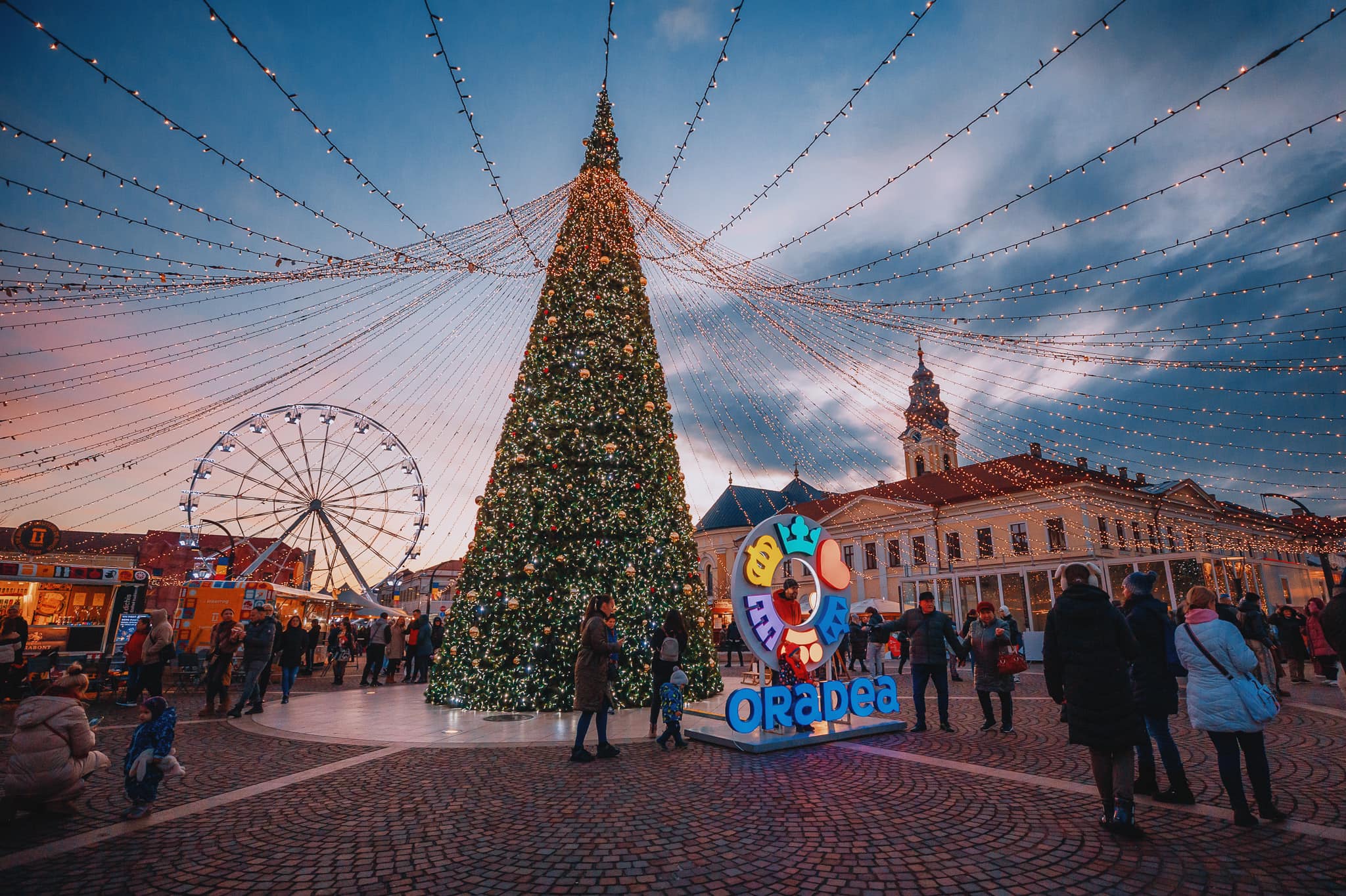 Târgul de Crăciun Oradea 2025. Miza pe artizanatul românesc, cu produse create de meșteșugari + un patinoar de 30 de metri lungime