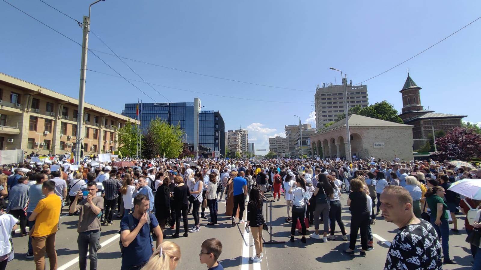 Greva din Educație continuă joi. După negocieri, Guvernul anunță că „nu vor fi creșteri salariale”, dar le oferă profesorilor carduri valorice. Sindicaliști: „Primele reacții sunt de respingere”