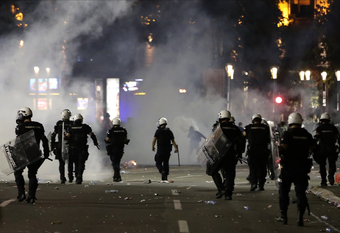 VIDEO  |  Poliția sârbă a arestat 71 de persoane, după o nouă seară de proteste la Belgrad