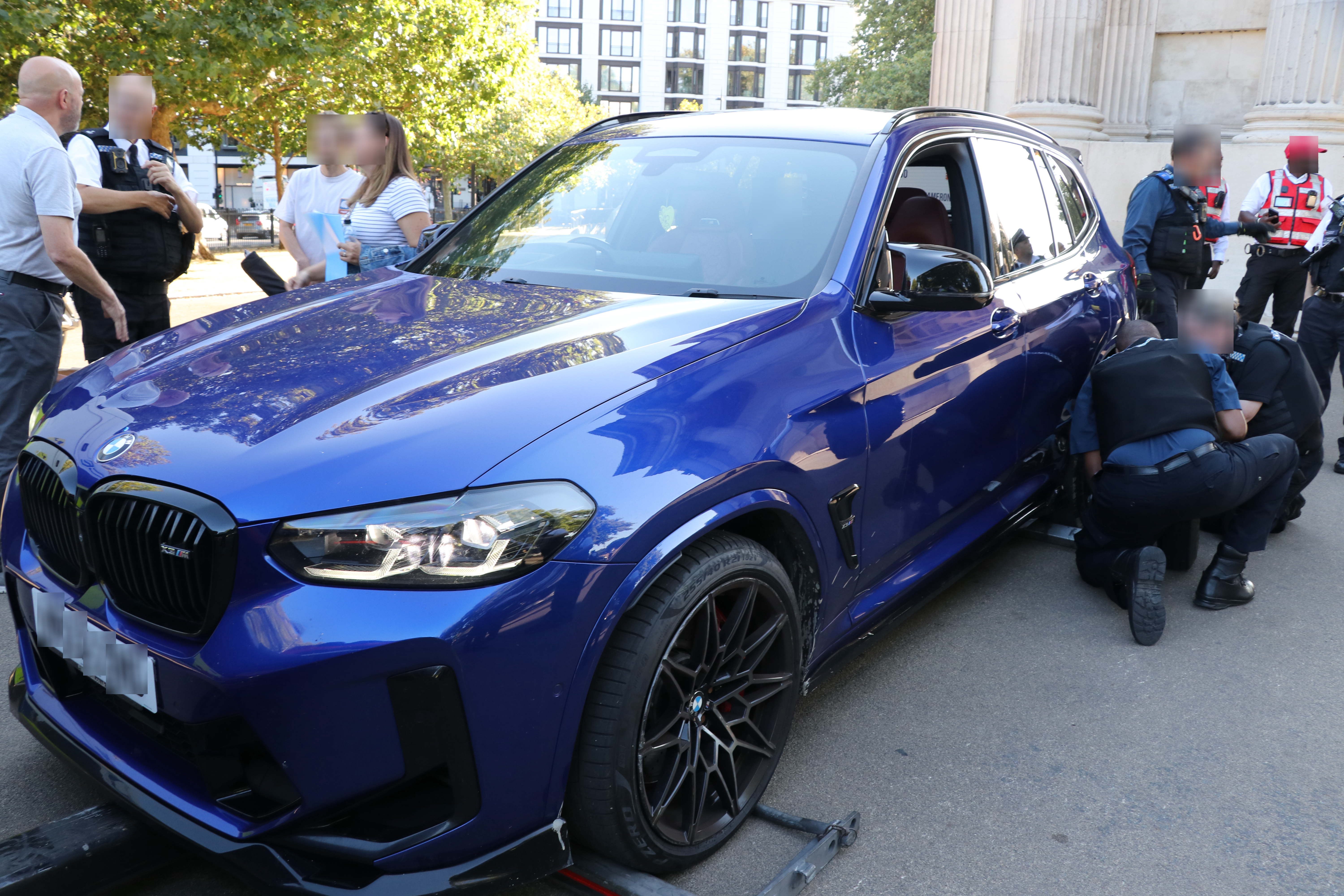 Un polițist a condus un Ferrari extrem de rar, confiscat în trafic, și a fost în culmea fericirii: „Cea mai bună zi din cariera lui”