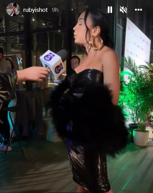 Ruby, apariție sexy la VIVA! Influencers Party. A îmbrăcat o rochie din folie alimentară: „Am făcut economie de resurse azi”