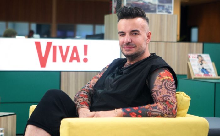 Prezentare de modă in memoriam Răzvan Ciobanu. Părinții regretatului designer au urmărit show-ul din public, cu lacrimi în ochi