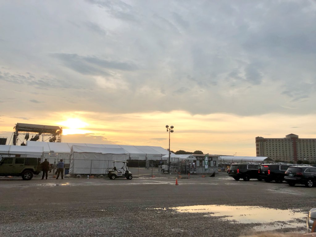14 fani au fost răniți înaintea unui concert Backstreet Boys, din cauza vântului puternic (FOTO & VIDEO)