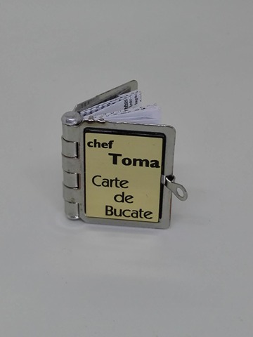 REPORTAJ/ Chef Cosmin Toma, bucătarul cu fantezie în bucătarie. Gătește mâncare ”porno” și desert în intestin de porc