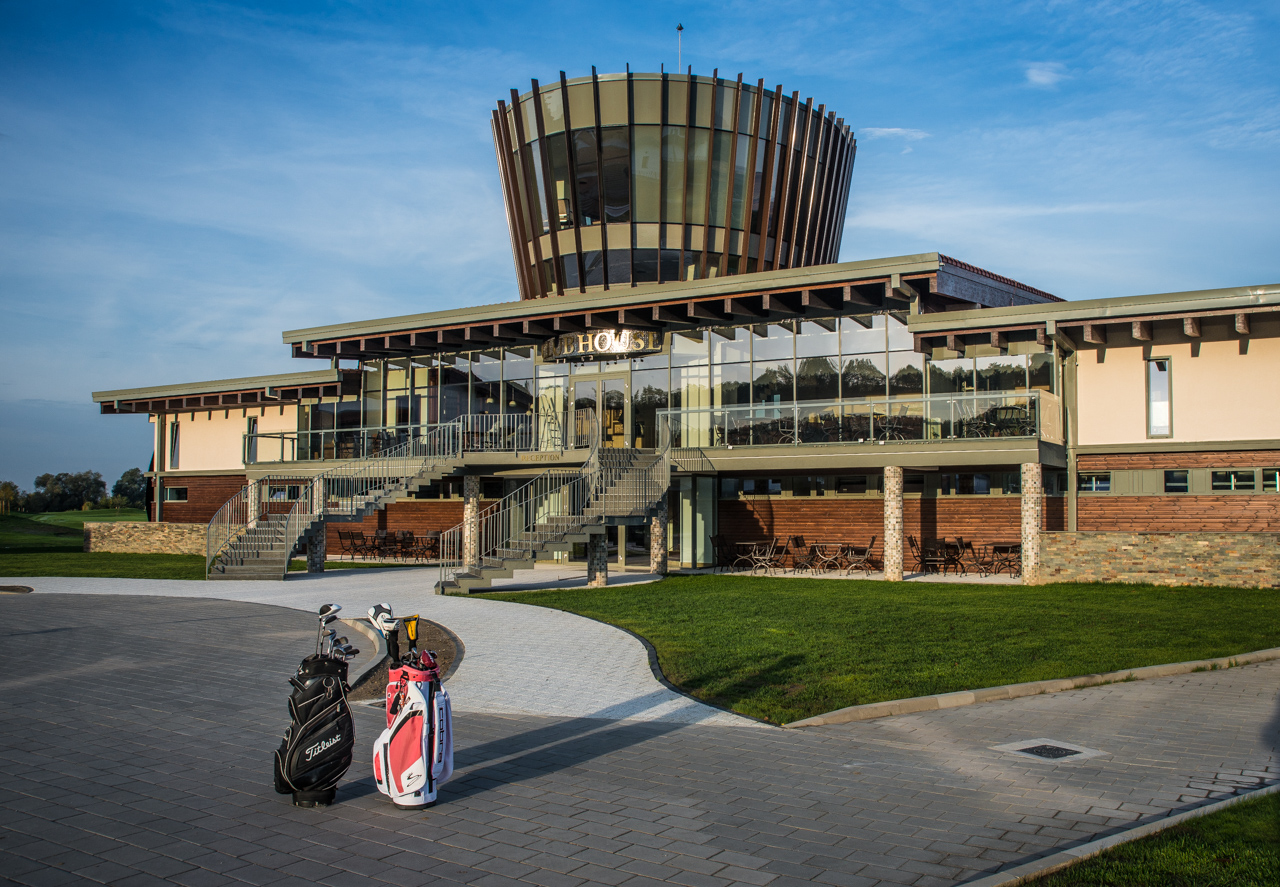 Club de golf unic în România deschis la Ciugud, în Alba. Vezi unde merge preşedintele Iohannis în weekend - FOTO
