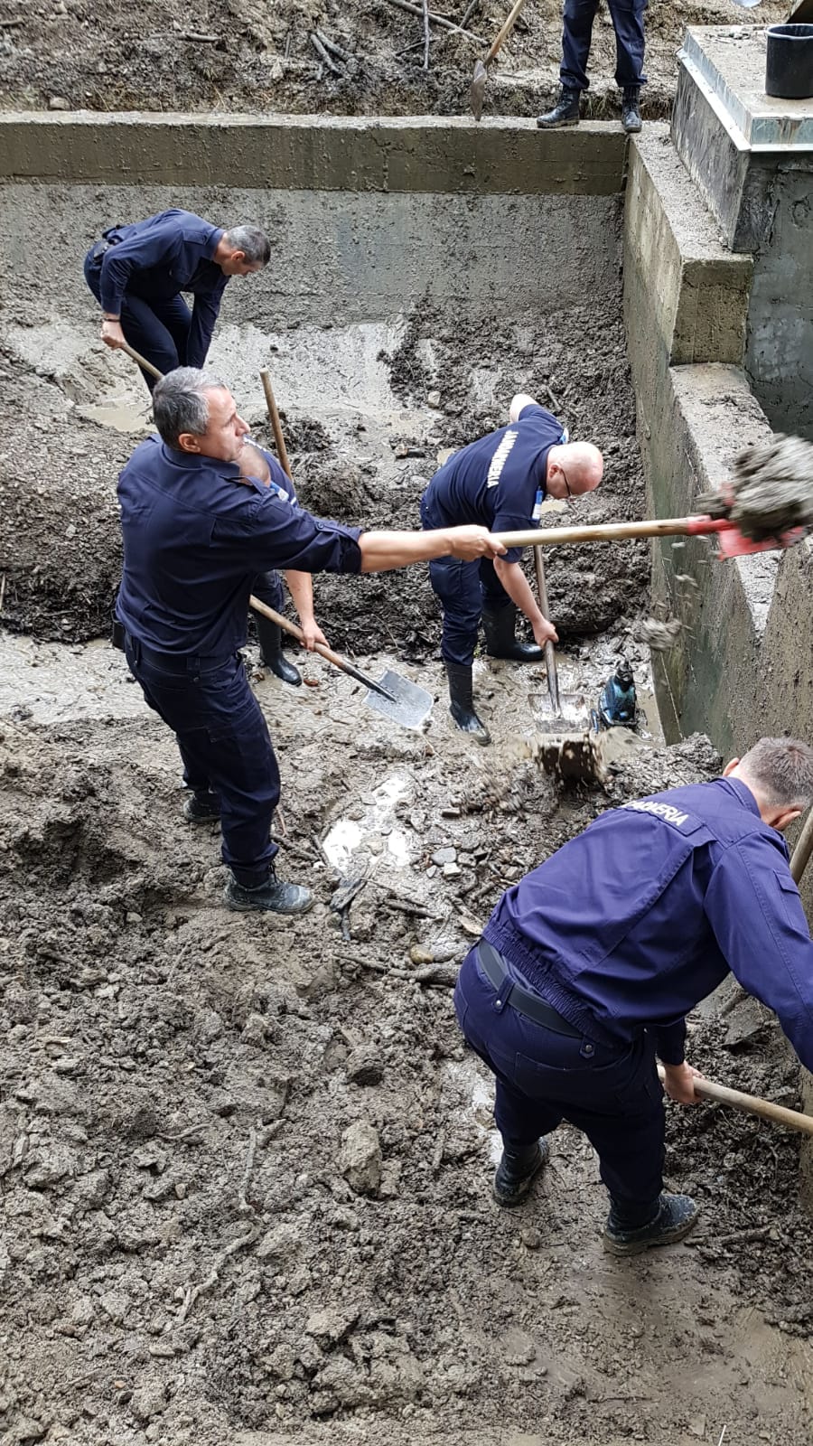 Bilanțul inundațiilor din România, duminică, 1 iulie. Patru oameni au murit, sute de familii evacuate și drumuri blocate de viitură