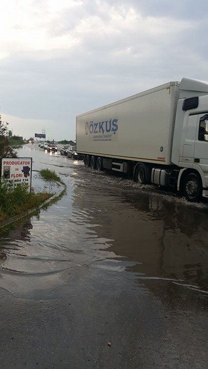 Minivacanța de Rusalii aduce probleme în trafic. Coloane de mașini pe DN1, aglomerație în Vama Giurgiu