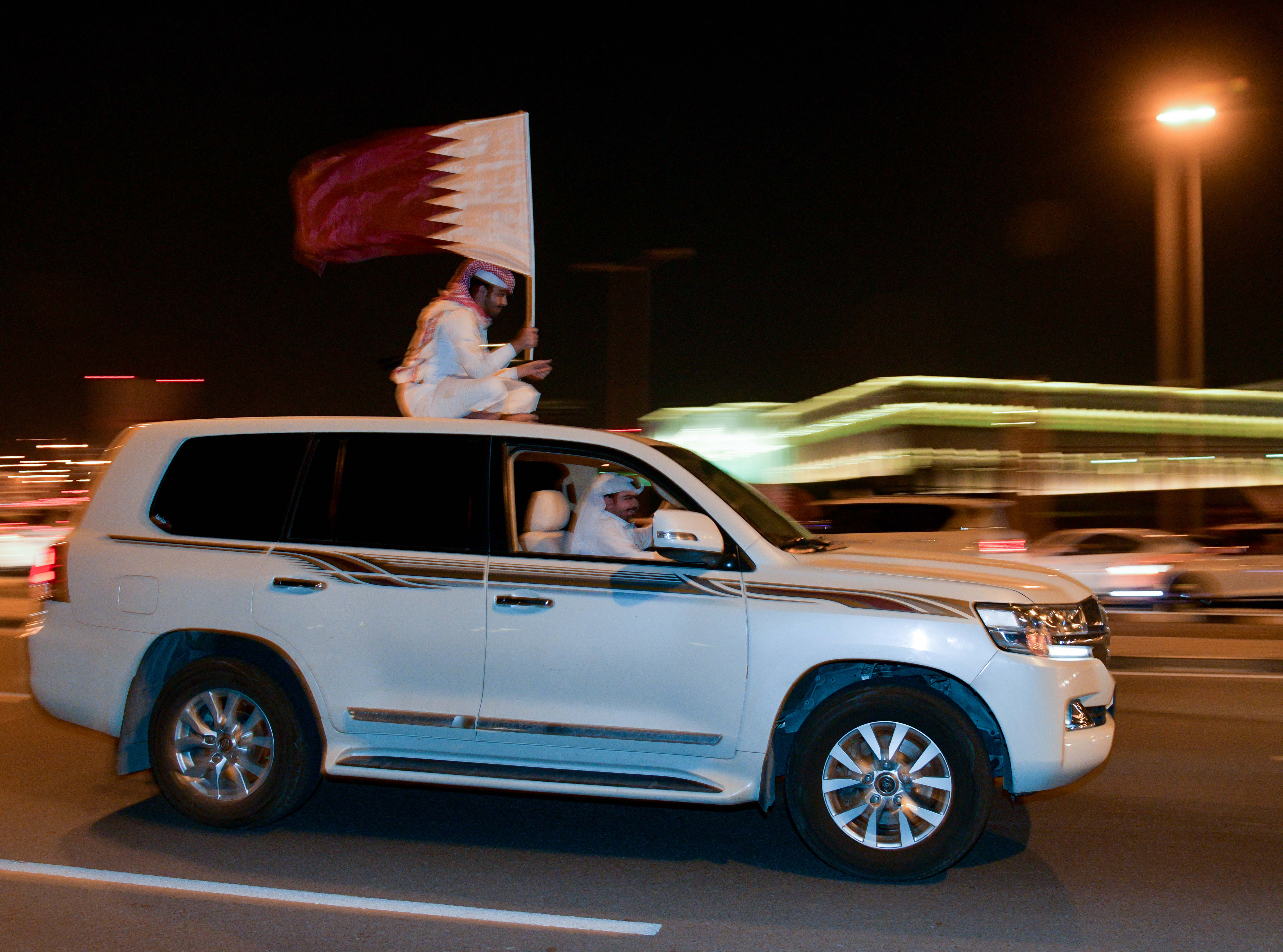 Suporterii naționalei de fotbal din Qatar au sărbătorit pe străzi câștigarea Cupei Asiei | GALERIE FOTO&VIDEO
