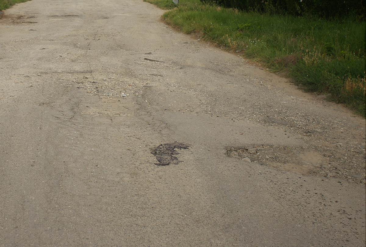 Care sunt cele 60 de străzi din București pe care trebuie să le asfalteze Nicușor Dan