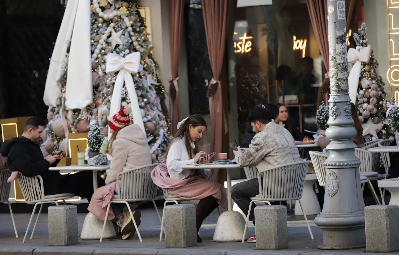 Bucureștiul s-a pregătit deja de Crăciun: imagini cu cele mai instagramabile localuri și clădiri împodobite în 2025