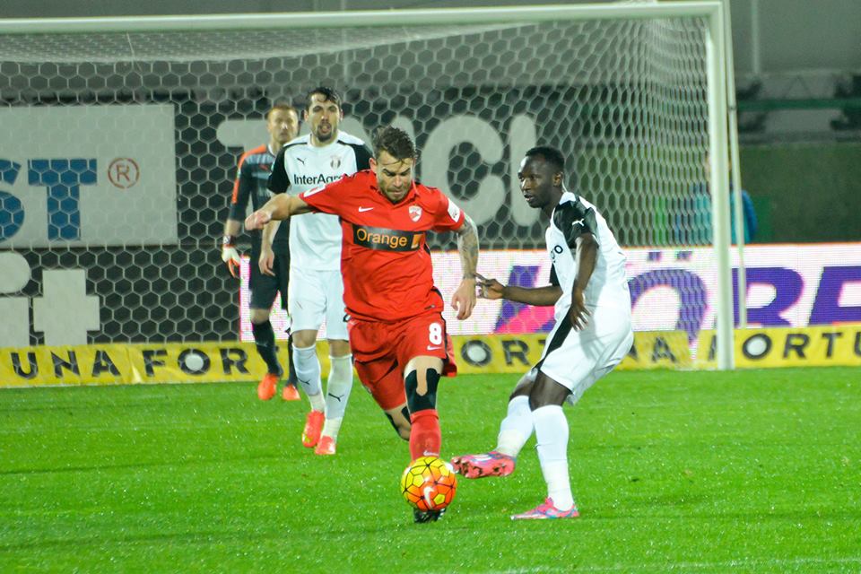 Liga I, etapa a 26-a. Astra - Dinamo 1-1. ^Dorin Rotariu a deschis scorul, Daniel Florea a egalat norocos. Steliano Filip, eliminat. Arbitrul a întrerupt meciul două minute / VIDEO