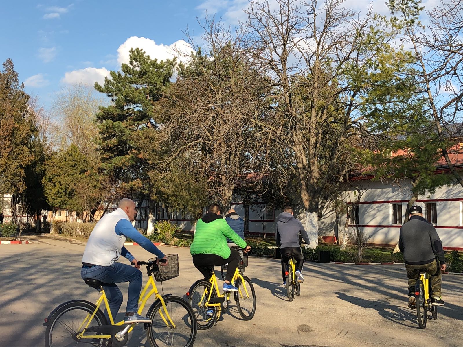 Cristi Borcea și Victor Becali se vor plimba cu bicicleta în pușcărie. Vor pedala cu gardienii pe urme!