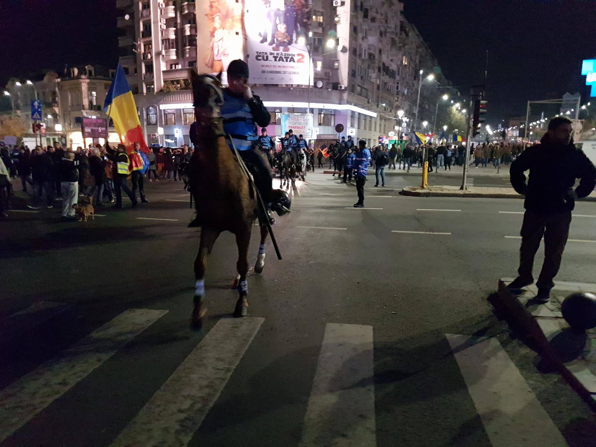 FOTO&VIDEO/ Protest în Capitală. 20.000 de oameni au participat la un marș din fața Guvernului până la Palatul Parlamenului