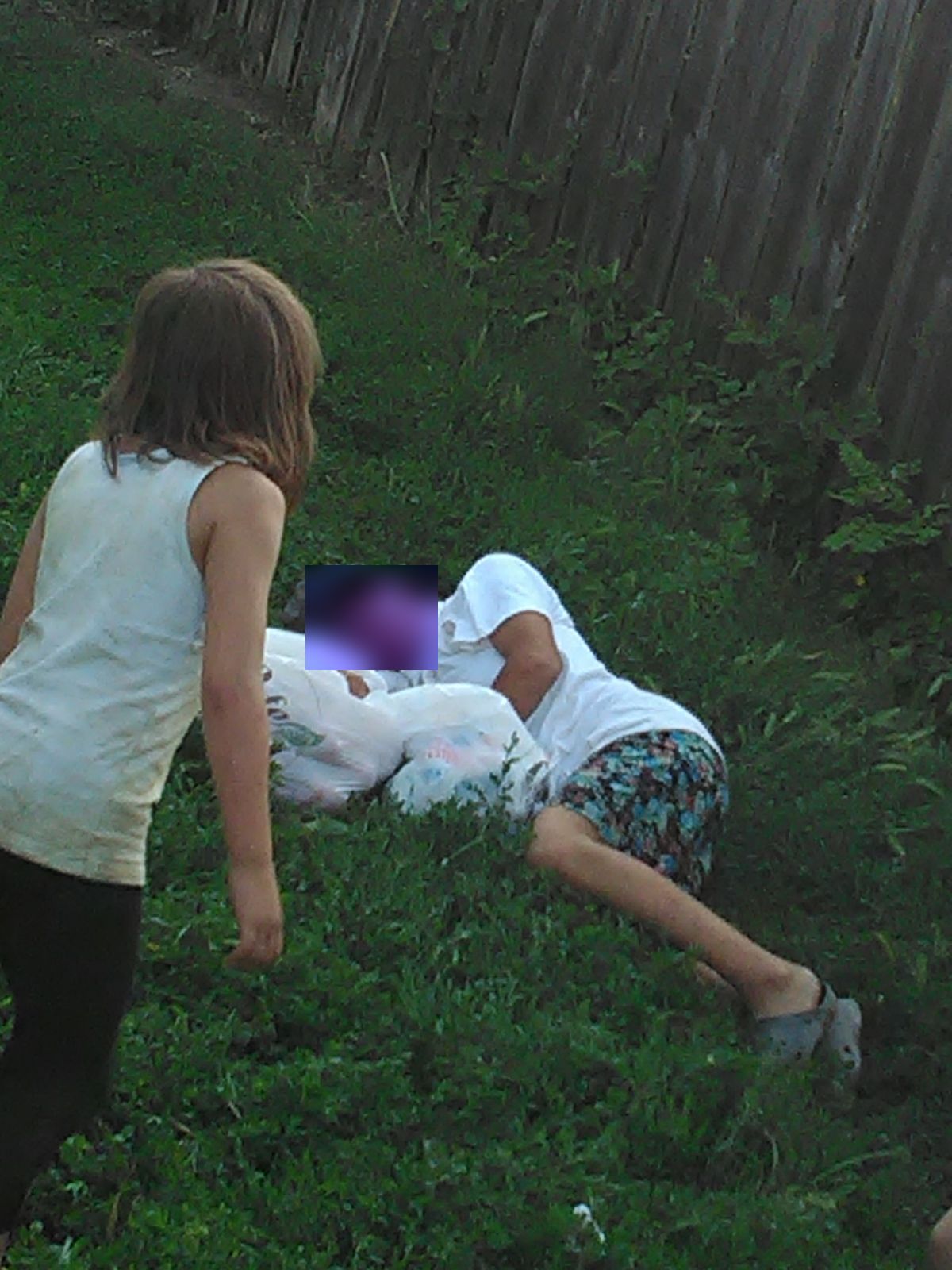 REPORTAJ/Viața de coșmar a fetițelor din Vaslui găsite în comă alcoolică. Mama își bătea copiii și îi încuia în beci, cu șobolanii - FOTO&VIDEO