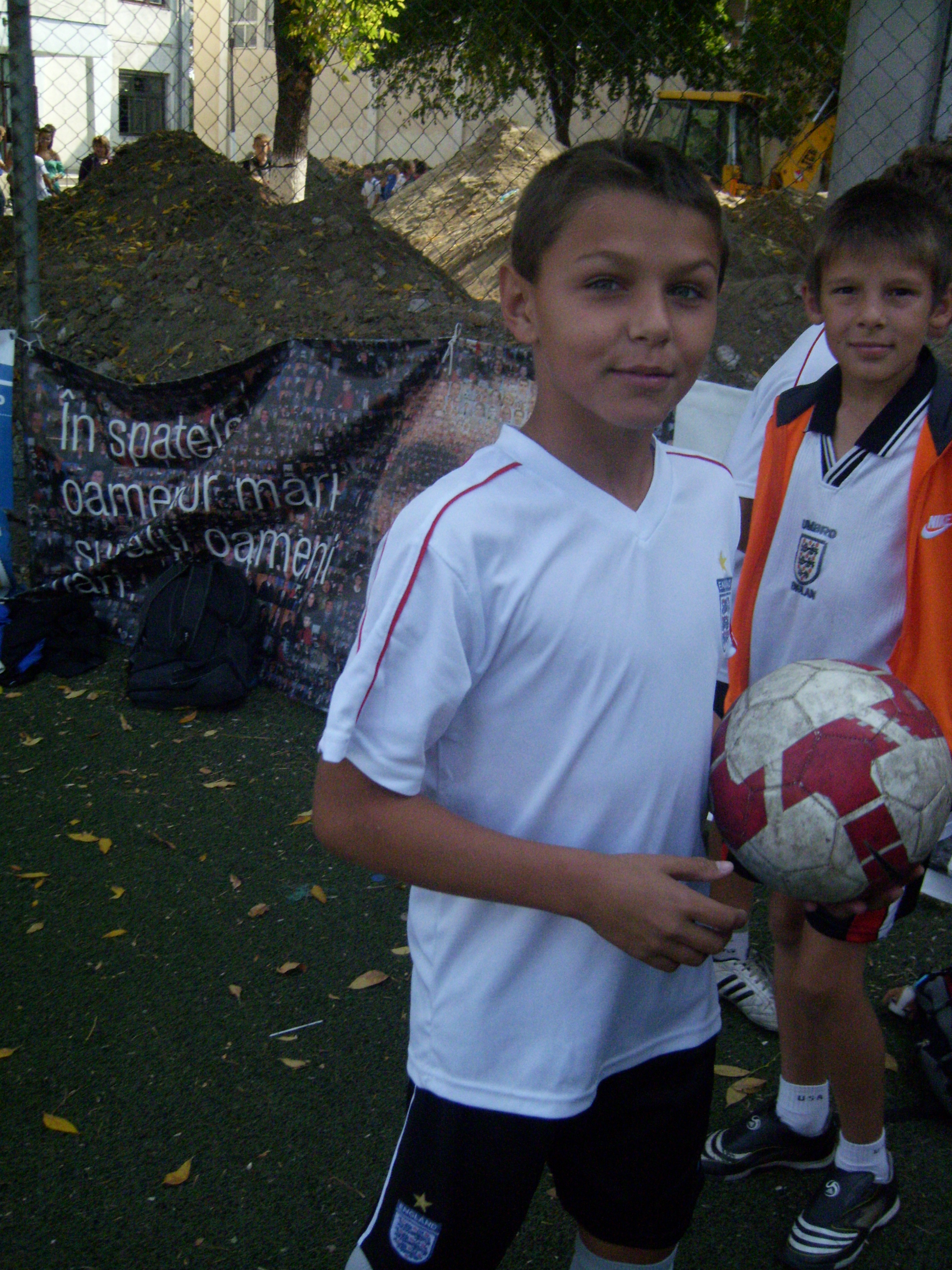 Dinastia Ganea merge mai departe la Rapid! După ce tatăl său i-a făcut campioni pe giuleșteni, astăzi a debutat juniorul George. ^”Ganezul” îl caracterizează astfel: ”E mai tehnic decât mine. Eu eram ciobănaș!” / GALERIE FOTO