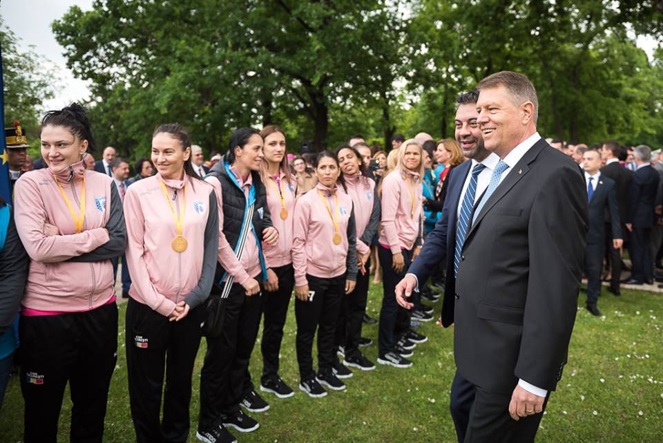 Avem cupe, n-avem săli. CSM București a cucerit două trofee continentale, dar Primăria Capitalei nu e în stare să facă o arenă