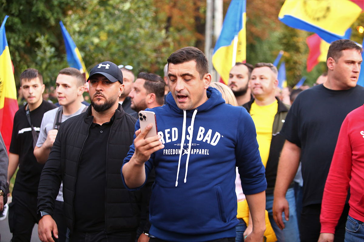 George Simion și Diana Șoșoacă s-au certat pe protestul din Piața Victoriei. Senatoarea a virat de la „Bine ați venit, fraților!”, la „Trădătorule, ți-ai bătut joc de AUR!”