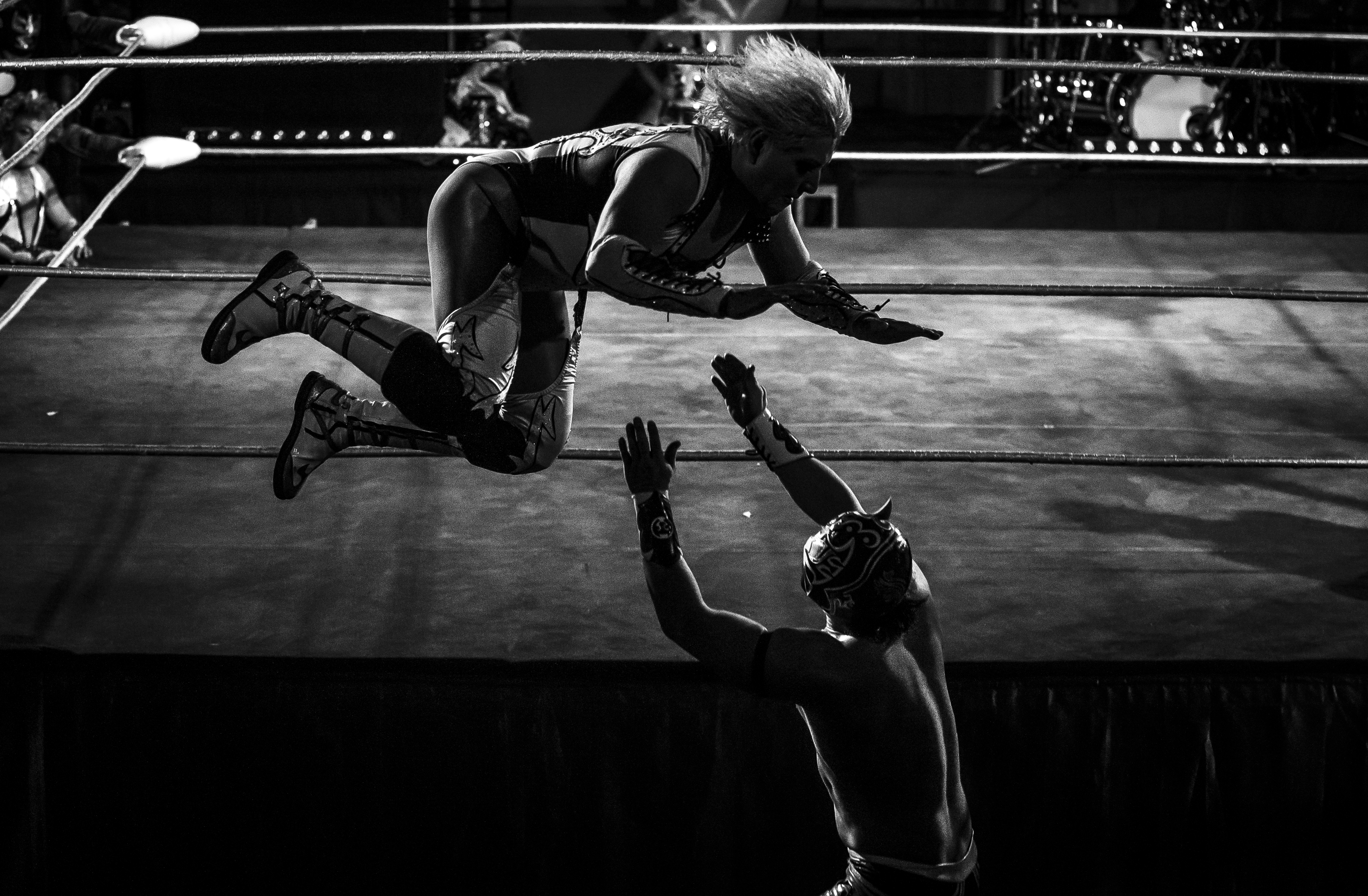 Un travestit face furori în wrestling! Feriți-vă! / GALERIE FOTO