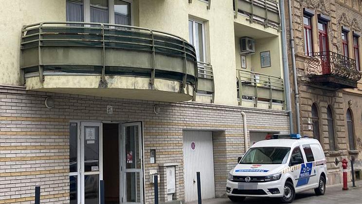 Szülei után egy rendőrt is megpróbált kivégezni Attila – Vadásztőrrel támadt az egyenruhásra az újpesti családírtó