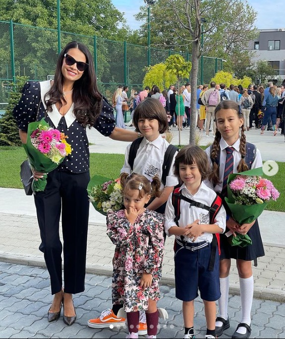 Anca Serea spune cât de greu îi e să crească șase copii: „Ei sunt tot ce mi-am dorit, chiar dacă mai am momente în care îmi vine să mă plâng, uneori sunt epuizată”