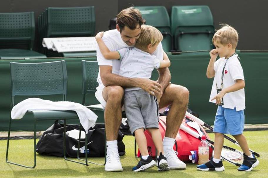 Roger Federer i-a adus la antrenament pe gemenii Leo și Lenny. Elvețianul a renunțat la Nike / GALERIE FOTO