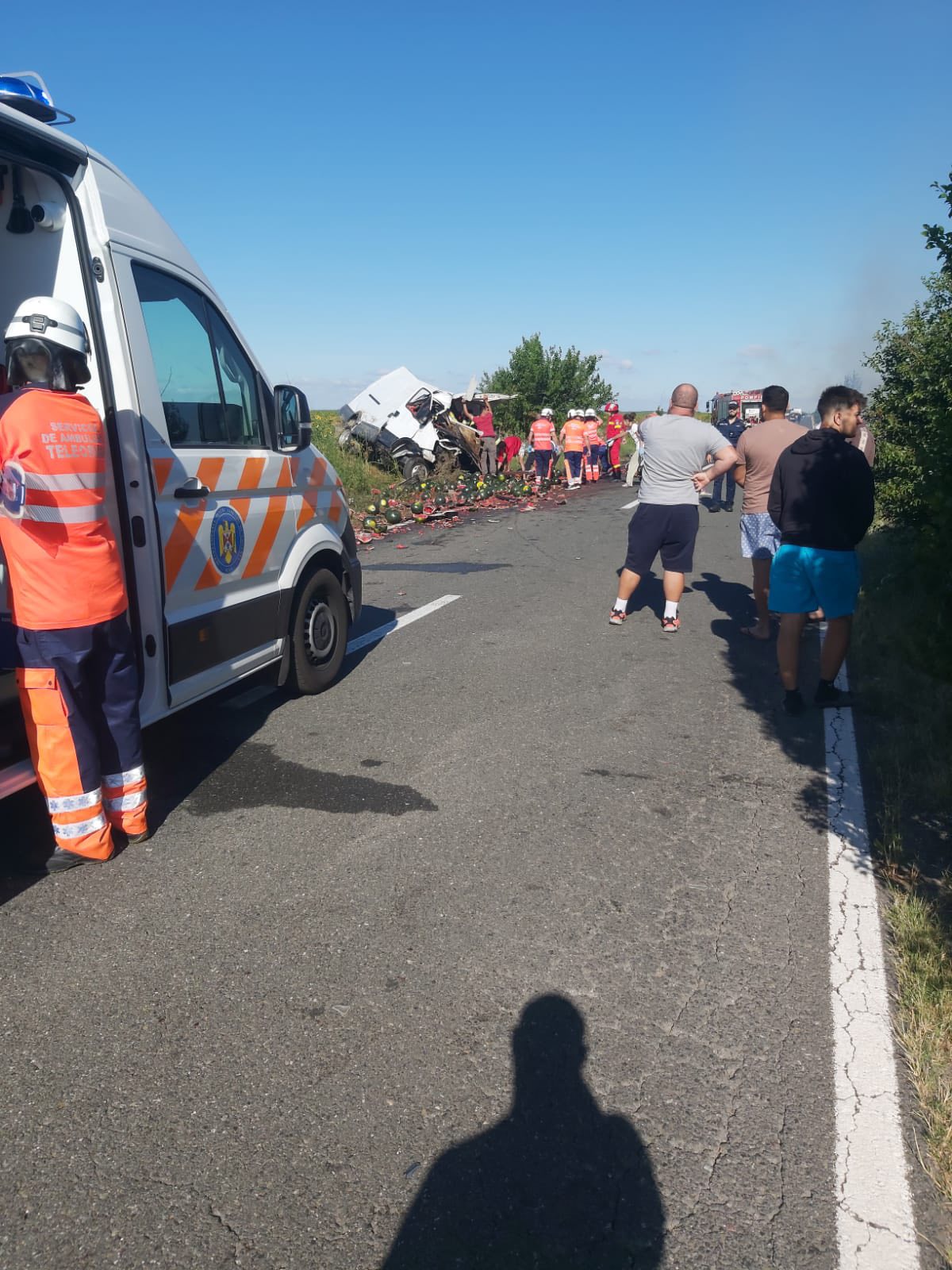 Doi șoferi morți într-un accident cu o mașină care a luat foc și o dubă de pepeni, între Izlaz şi Gârbov, în Teleorman