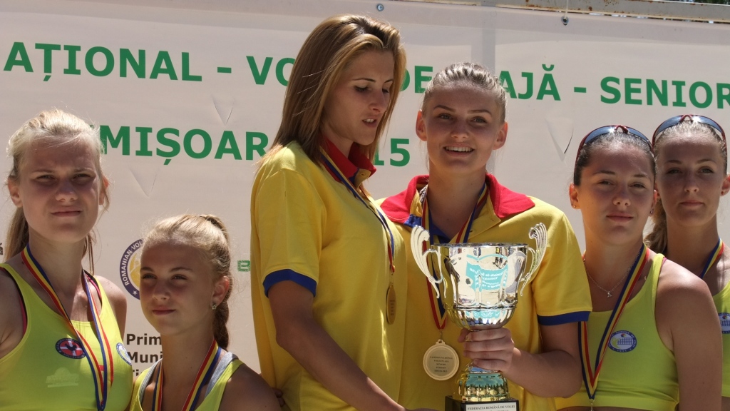 Fetele au încins nisipul la Campionatul Național de volei de plajă / GALERIE FOTO