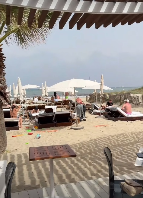 Imagini din vacanța lui Cătălin Botezatu. Unde se relaxează creatorul de modă, care nu apare alături de noua iubită: „În sfârșit”