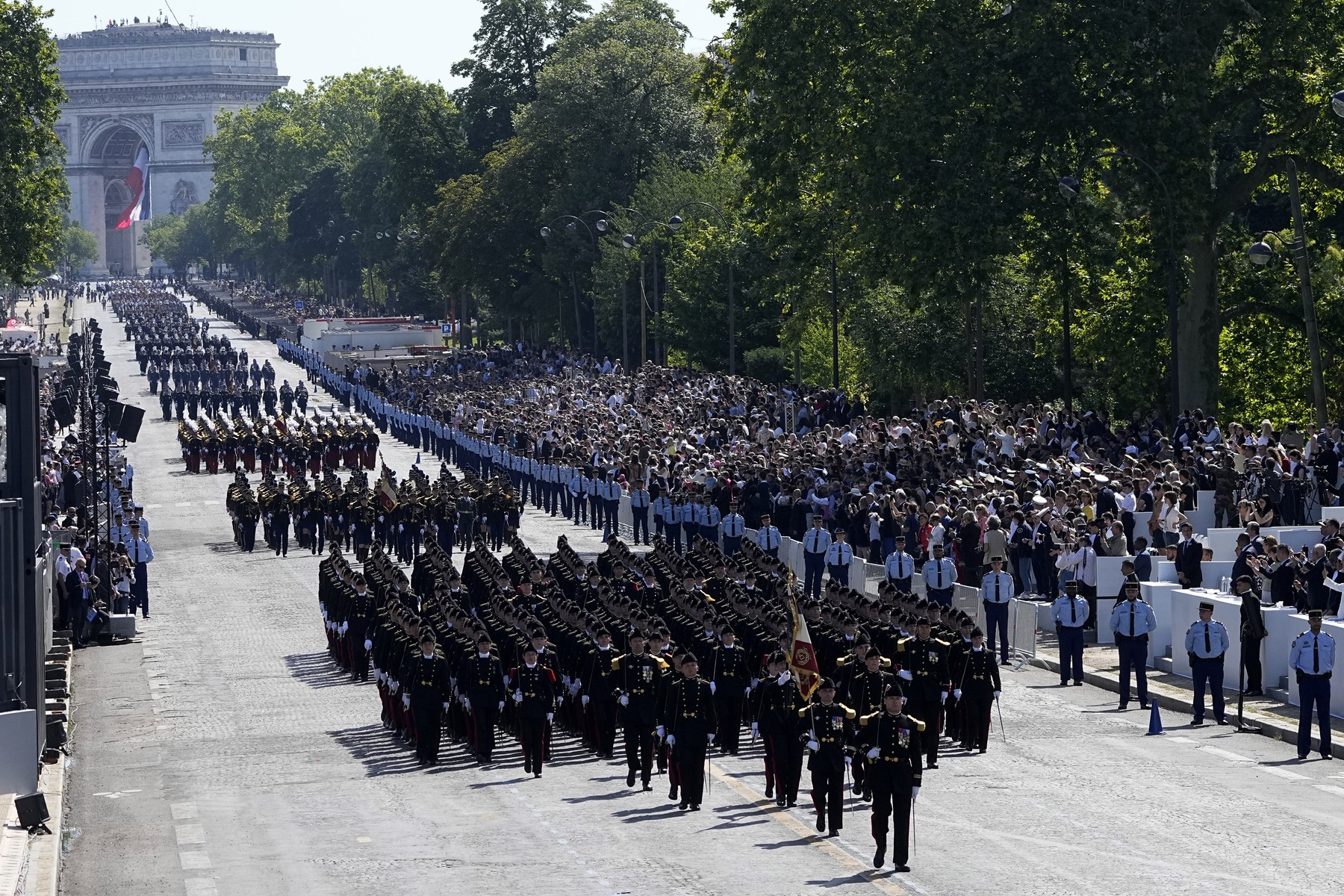 Franța celebrează ziua naţională. Parada militară, perturbată de organizarea Jocurilor Olimpice | VIDEO