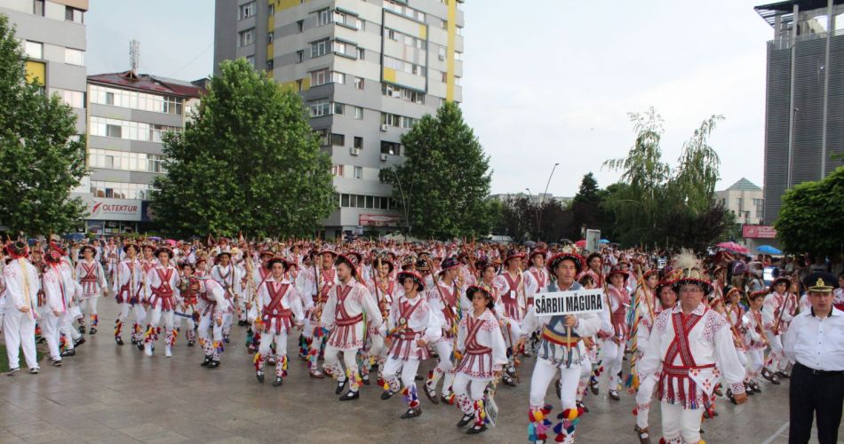 Peste 1.000 de călușari au dansat în Slatina. Oltenii vor să intre în Cartea Recordurilor