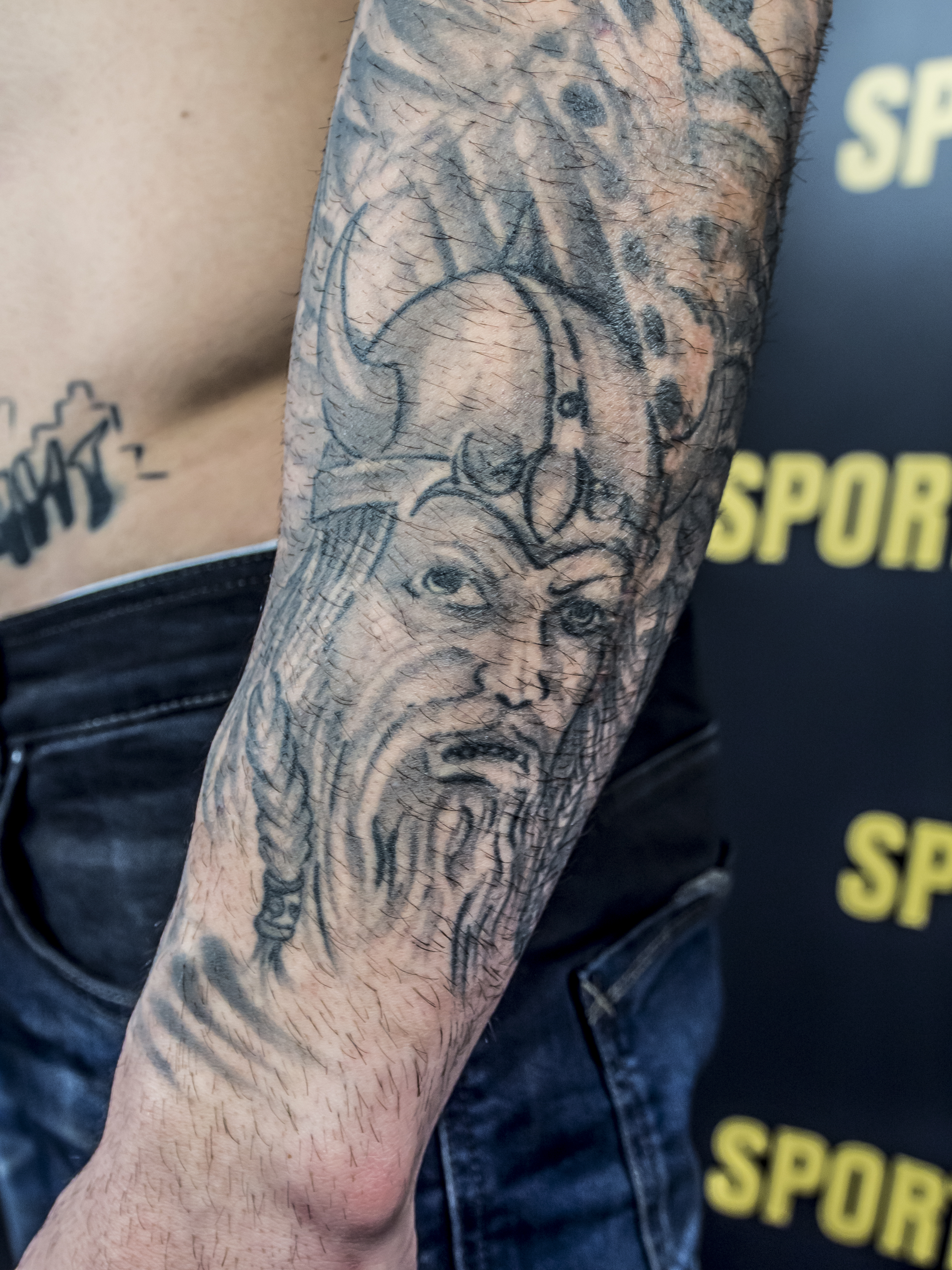 Bogdan Stoica îşi sperie adversarii cu tatuajele / GALERIE FOTO