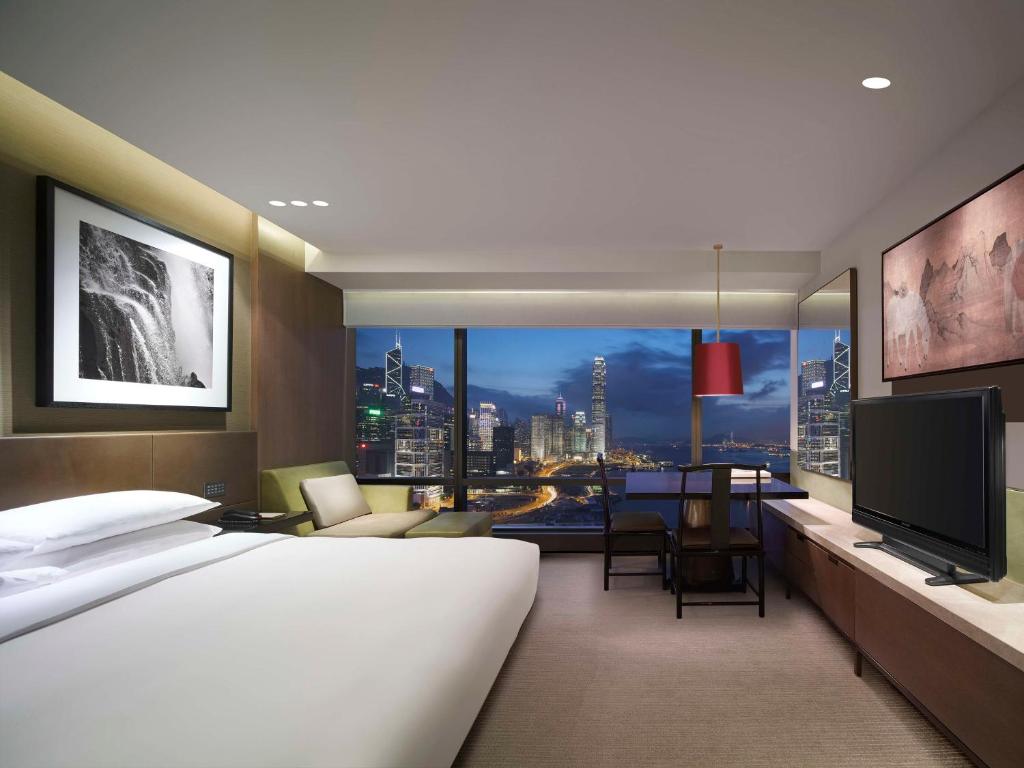 Deplasare de lux în Hong Kong pe banii universității. UNATC trimite trei șefi la un hotel de 5 stele: „O oportunitate strategică”