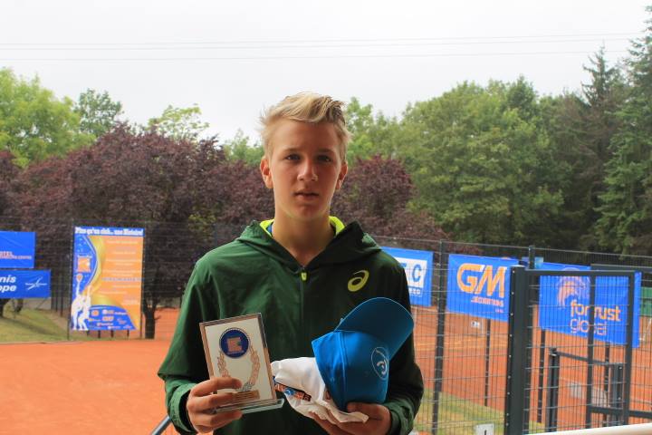 Cine este Cristian Filip Jianu, senzația României la Australian Open. Nu-și permite un antrenor, dar este elev de nota 10. A apărut în reclama "Zboară, puiule, zboară"! VIDEO