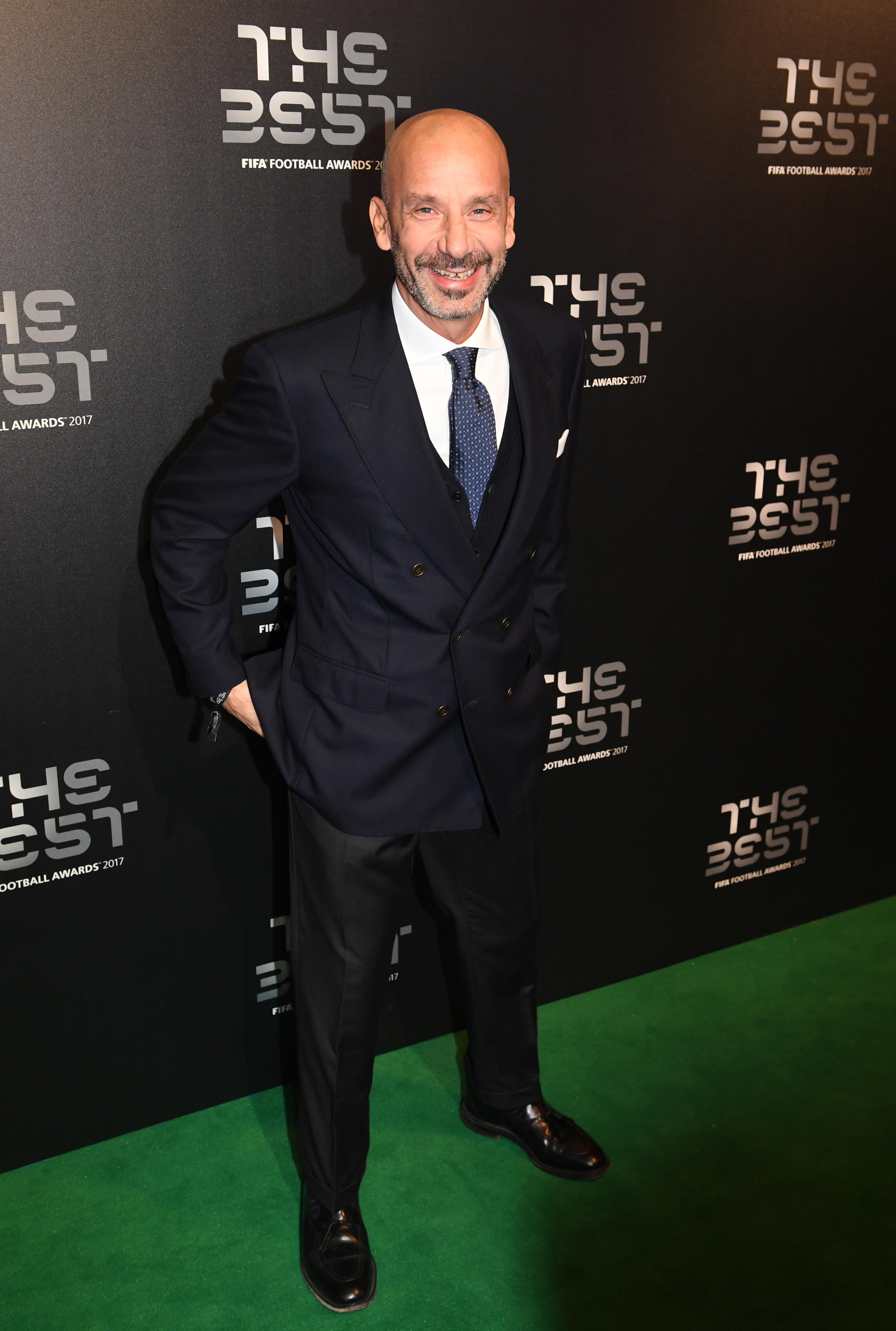 Soțiile și iubitele fotbaliștilor au făcut parada modei la Gala premiilor ''The Best'' a FIFA | GALERIE FOTO