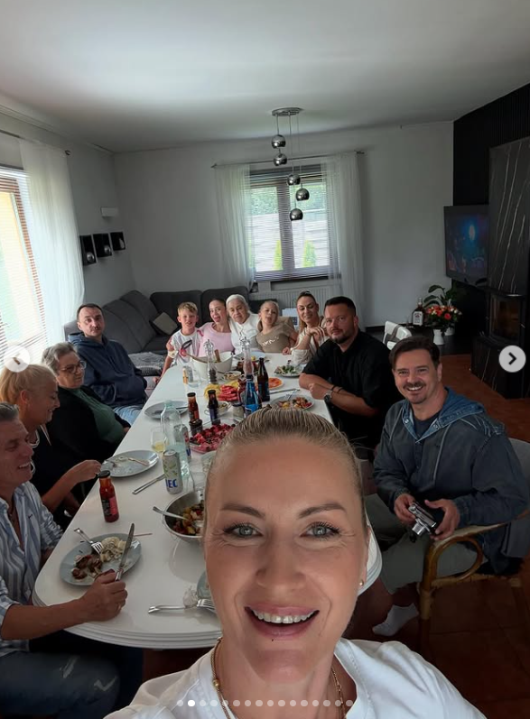 Elwira Petre a ajuns în orașul natal din Polonia. Imagini cu rudele acesteia. „Le-am dus pe fetele noastre să vadă școala mea generală”