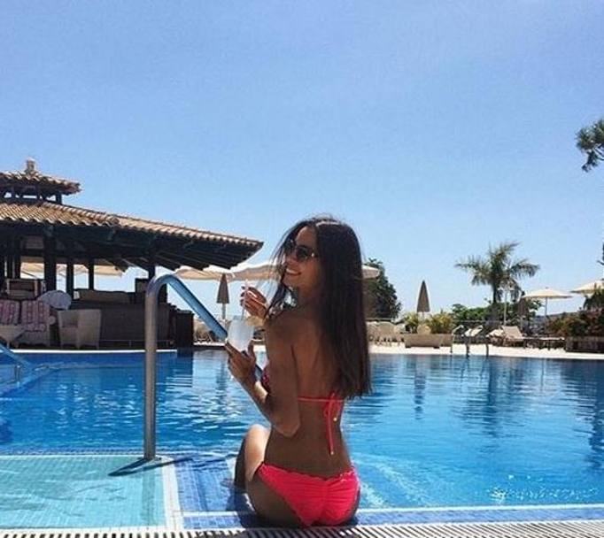 Dani Alves se iubește cu Joana Sanz. A uitat-o pe Thaissa Carvalho / GALERIE FOTO