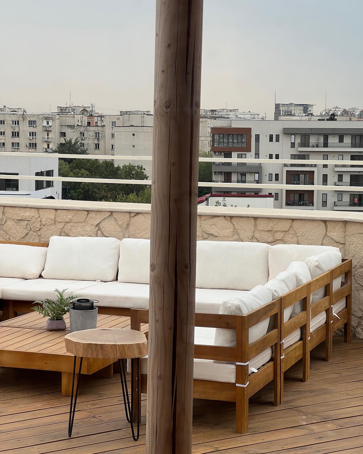 Imagini cu apartamentul în care locuiesc Carmen Grebenișan și Alex Militaru. Deși a investit o avere, vedeta se mută din penthouse-ul din București
