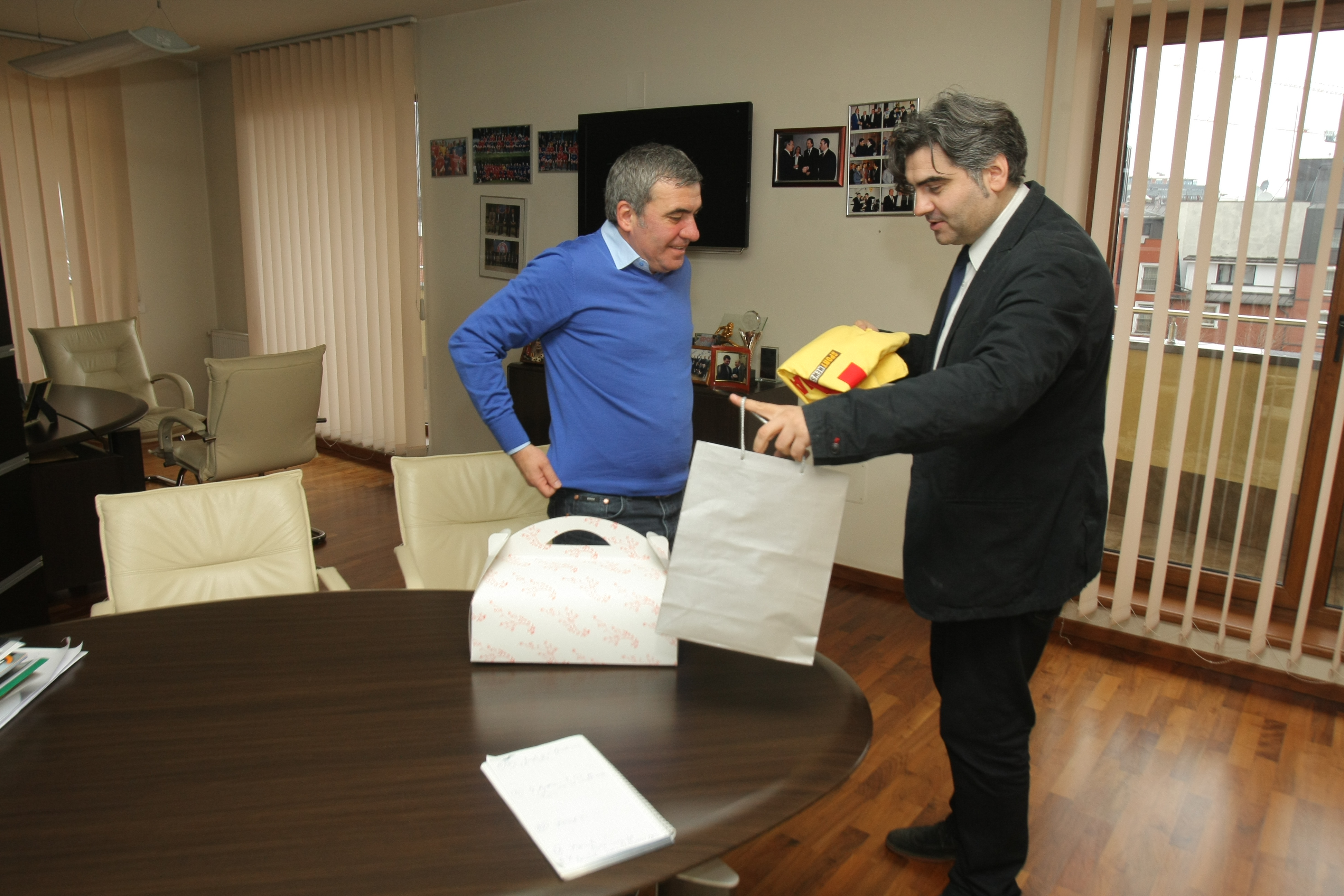 Gică Hagi 50 - ”Regele” a fost mișcat când a citit ce se striga pe străzi în 1994, la Campionatul Mondial din SUA: ^”Iliescu minte, Hagi președinte!” / VIDEO&GALERIE FOTO